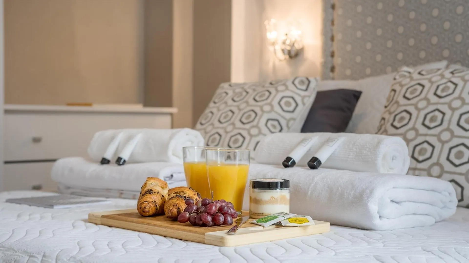 Luxury Suites San Isidro contacts