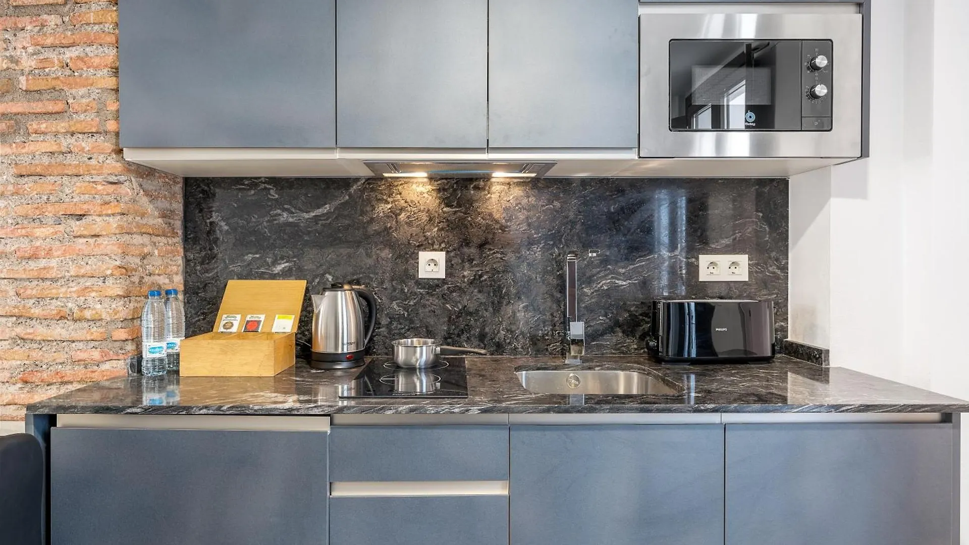 Home4U San Isidro B 0*, Гранада