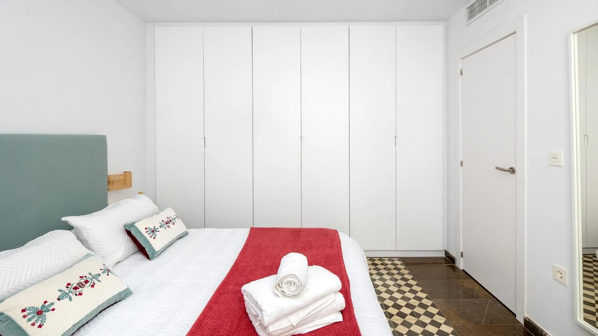 Luxury Suites San Isidro Granada Apartment